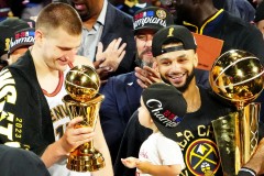 NBA赛季风云：字母哥离队新挑战，塔图姆伤病与抉择之路