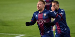 卡萨多：足球新星逆势而行的成长之路